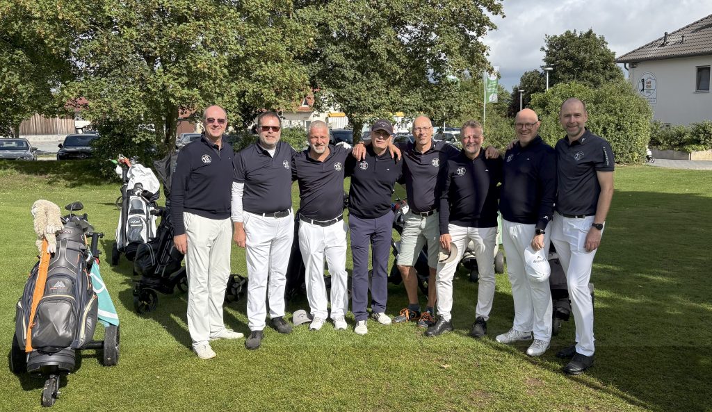Mannschaft der AK50-2 am 2.8.25 mit Captain und Caddy